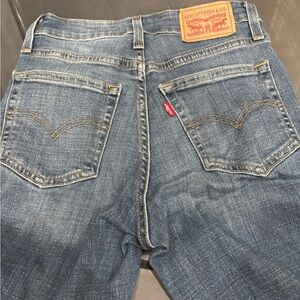 Levi's Men’s Relaxed Blue Denim Jeans with Leather Patch